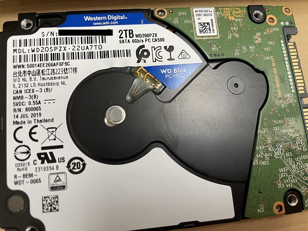 突然認識できなくなった2.5インチHDD（WD社製 WD20SPZX-22UA7T0）の